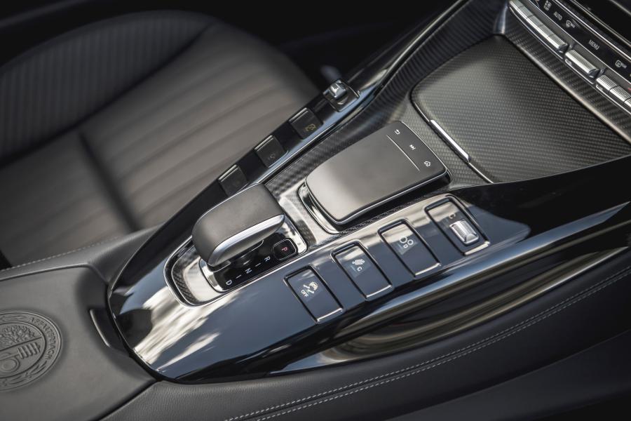 Детали интерьера Mercedes-AMG GT S Roadster (R190) 2019 года  (UK) (фото 39 из 40)
